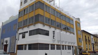 parkings baratos en el aeropuerto de trujillo Hotel Colón